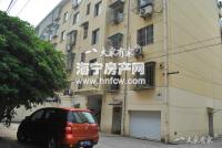 图书馆对面