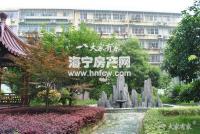 图书馆对面