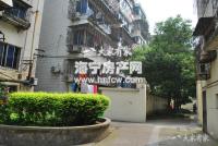 图书馆对面
